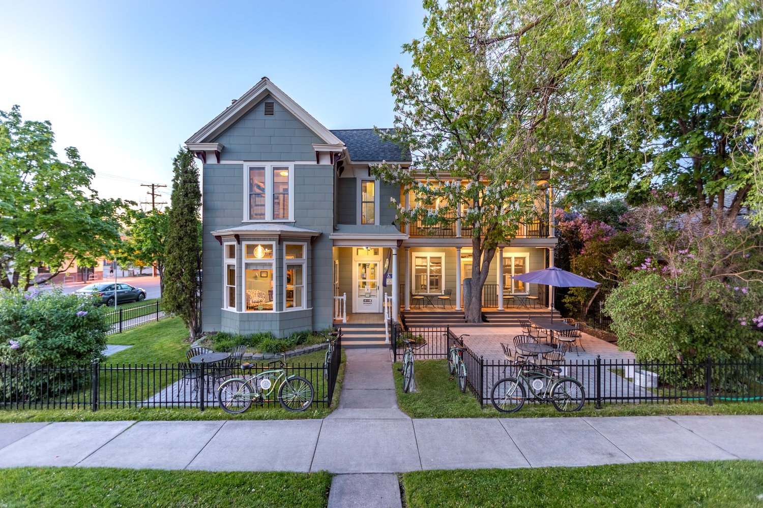 18 Shady+Spruce+Hostel+exterior+2 https://logjampresents.com/wp-content/uploads/2017/05/18-ShadySpruceHostelexterior2.jpg