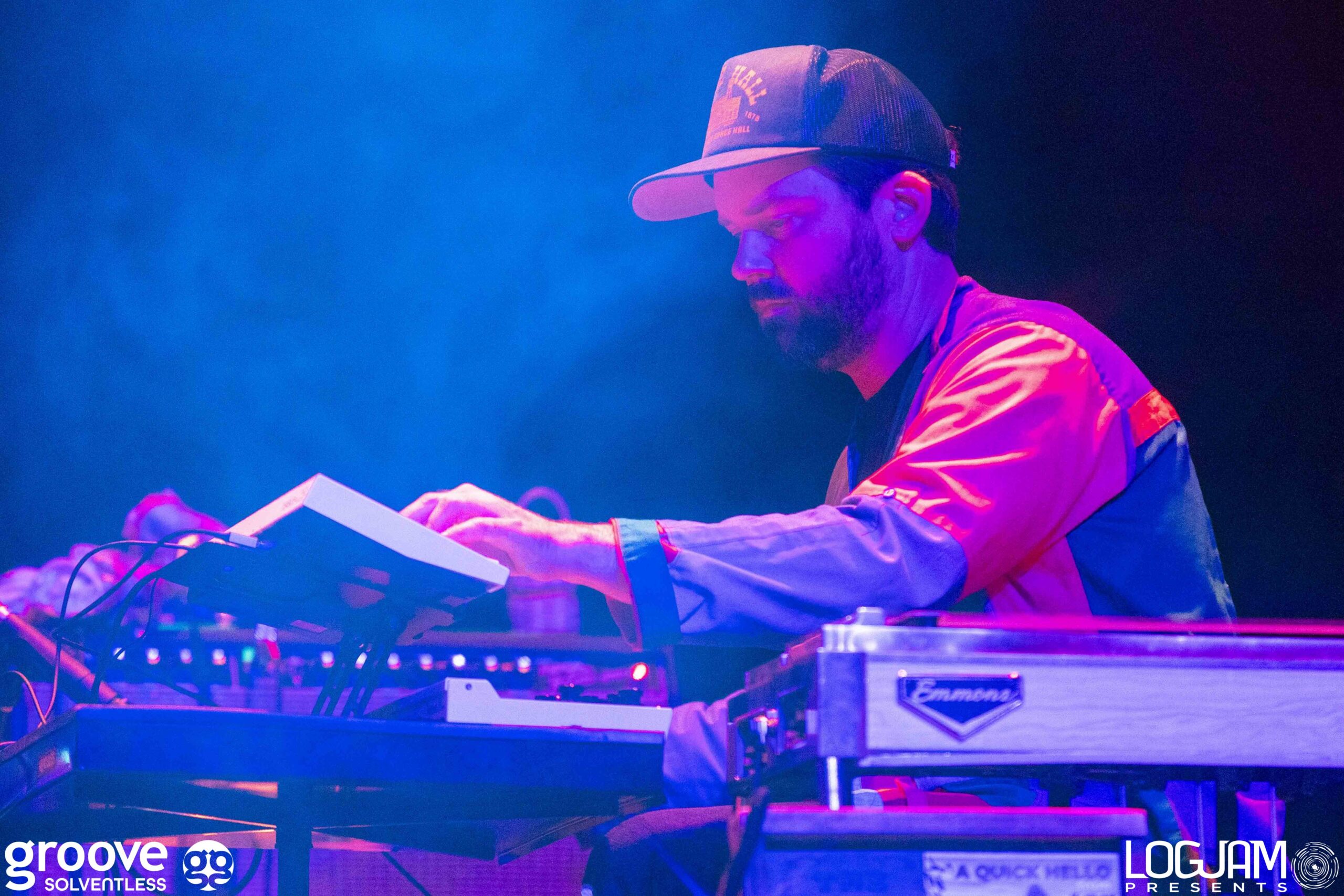 20251118_khruangbin_724_mb