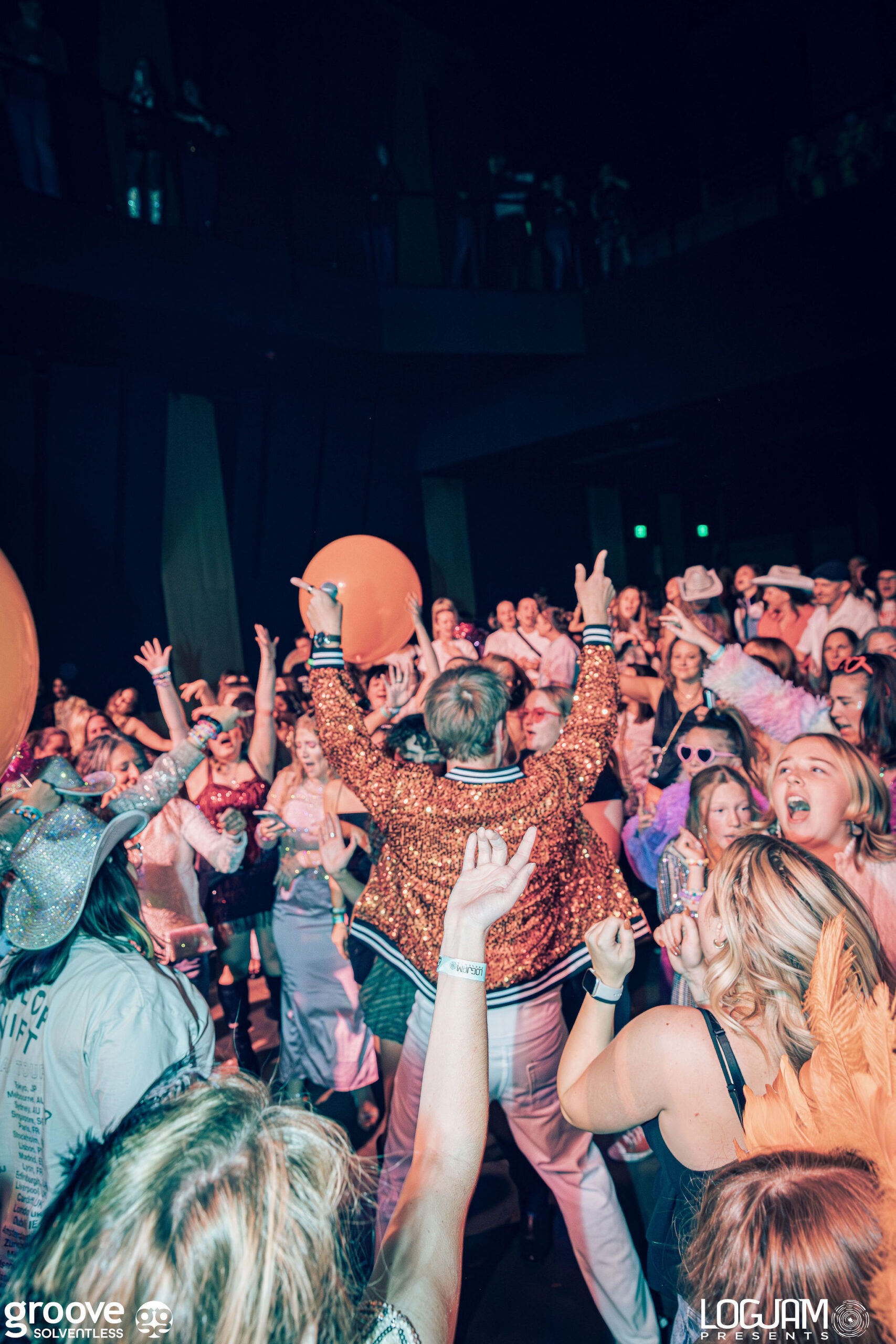 LifeofaShowgirl_Logjam-120