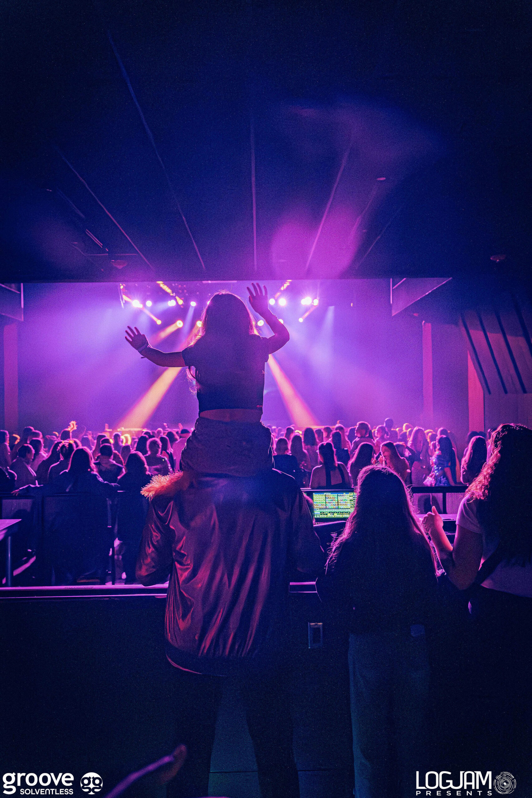 LifeofaShowgirl_Logjam-92