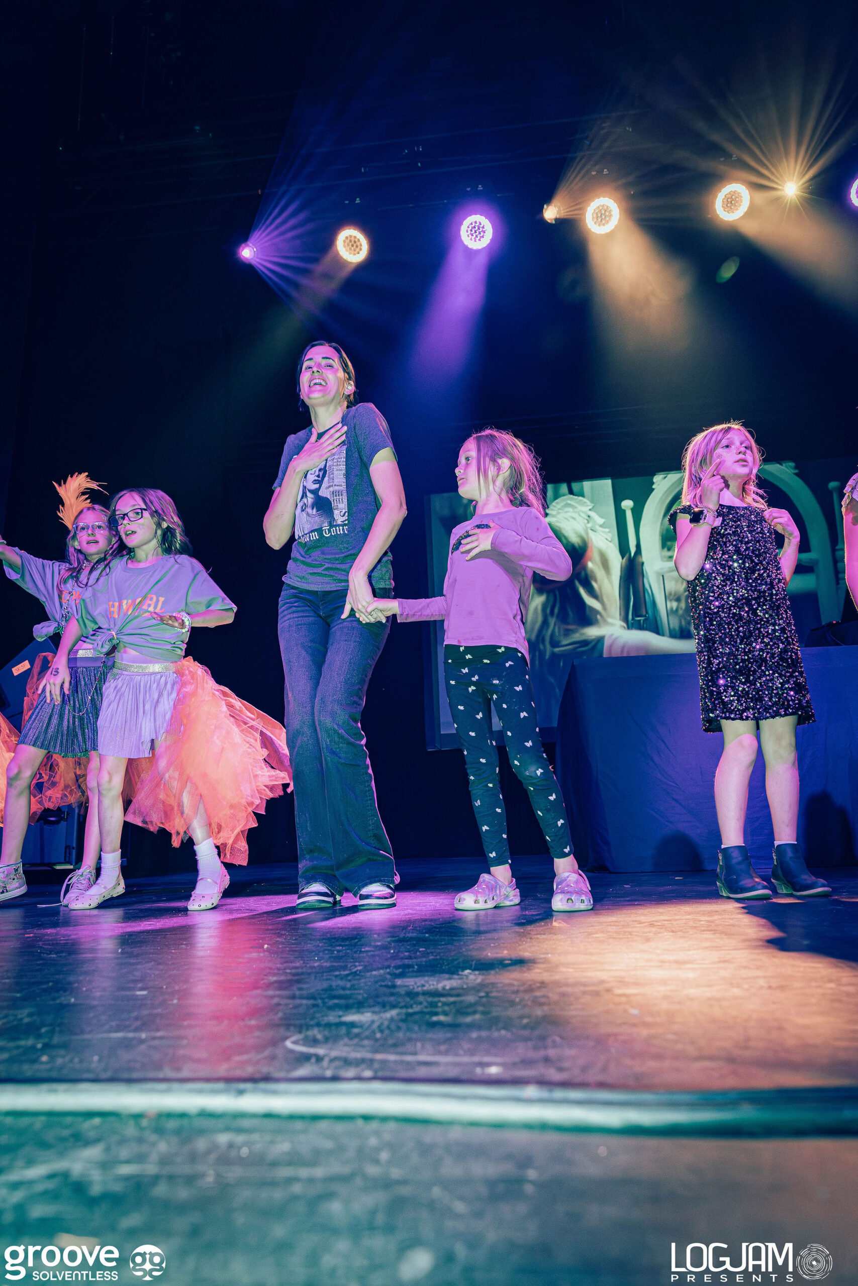 LifeofaShowgirl_Logjam-99