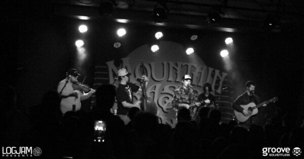 Mountain Grass Unit at Top Hat (Photo Gallery)